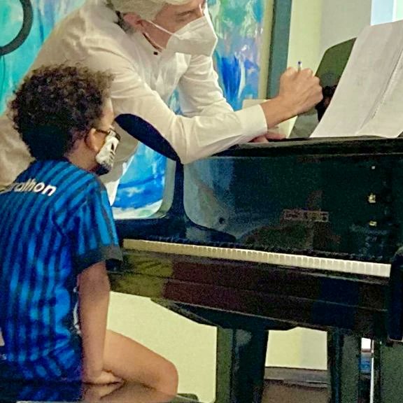AaronPS2015's tweet photo. Agradecido con mi Maestro @juancastropiano , Gracias por impulsarme a ser cada día mejor, gracias por tus enseñanzas, gracias por la paciencia y por todas las lecciones que me trasmites. https://t.co/JgeH6Lv9VY