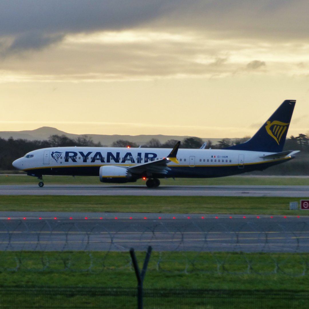 Michaelflying28's tweet photo. Ryanair Boeing 737-8200 MAX EI-HGM departing Manchester Airport for Josep Tarradellas Barcelona–El Prat Airport 26.2.23.

#ryanair #ryanairstories #ryanairflights #ryanaircrew #ryanair737 #ryanairfans #boeing #boeing737 #boeing7378 #boeing738 #b38m #737max #738max #b737max https://t.co/PnSHAWx67Q