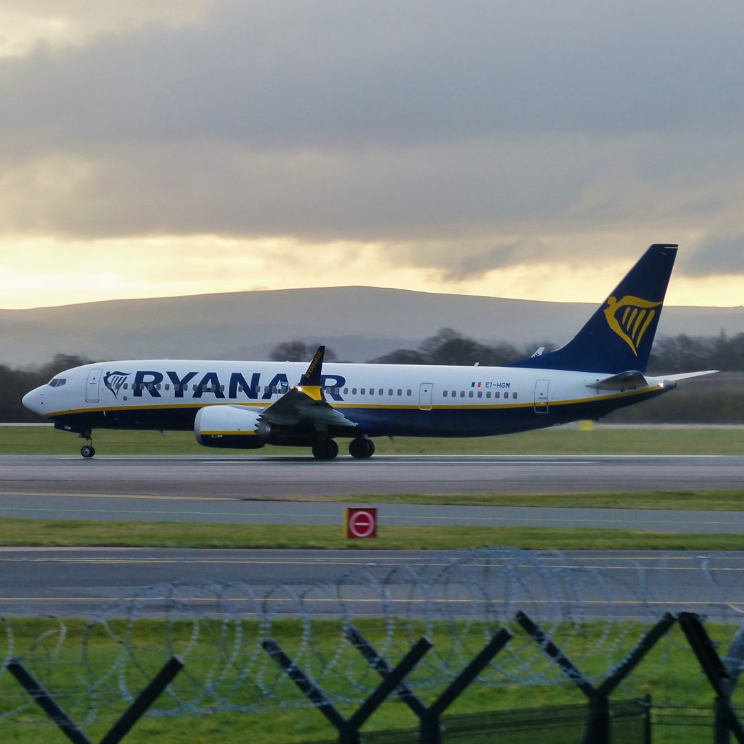 Michaelflying28's tweet photo. Ryanair Boeing 737-8200 MAX EI-HGM departing Manchester Airport for Josep Tarradellas Barcelona–El Prat Airport 26.2.23.

#ryanair #ryanairstories #ryanairflights #ryanaircrew #ryanair737 #ryanairfans #boeing #boeing737 #boeing7378 #boeing738 #b38m #737max #738max #b737max https://t.co/PnSHAWx67Q