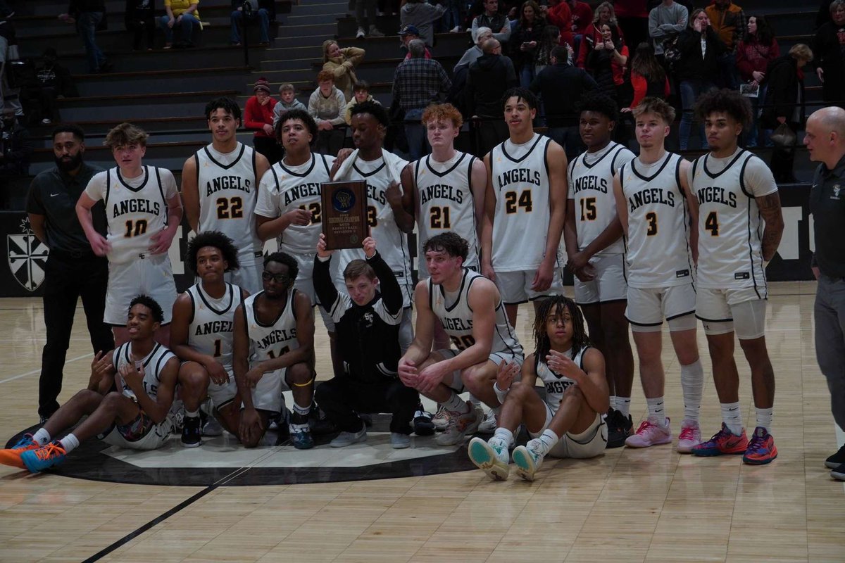 Senior Szn- 

Team: 
- Undefeated Metro Classic Conference Champs
- Regional Champs 

Individual:
- 1st Team All Conference 
- 13.5 ppg 
- 5 rpg
- 3 apg 
- 1.5 spg 

Shooting %:
- FG: 60%
- FT: 76%
- 3pt: 39/74 52%