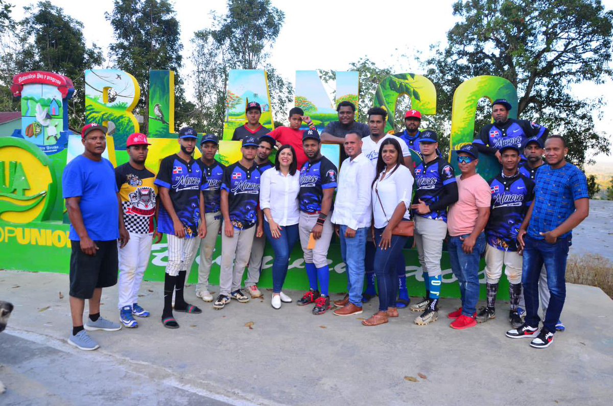 AlcaldiaSalcedo's tweet photo. @Mecho_Alcaldesa Nuestro compromiso con la juventud y el deporte es constante 🥎
🥎Realizamos aporte económico a equipo de béisbol de la comunidad de La Jibara del distrito municipal de
Blanco.
#SeguiremosJuntos https://t.co/Pcwu00uOFp