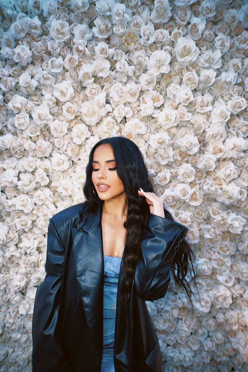 What makes you happy? 🤍💭