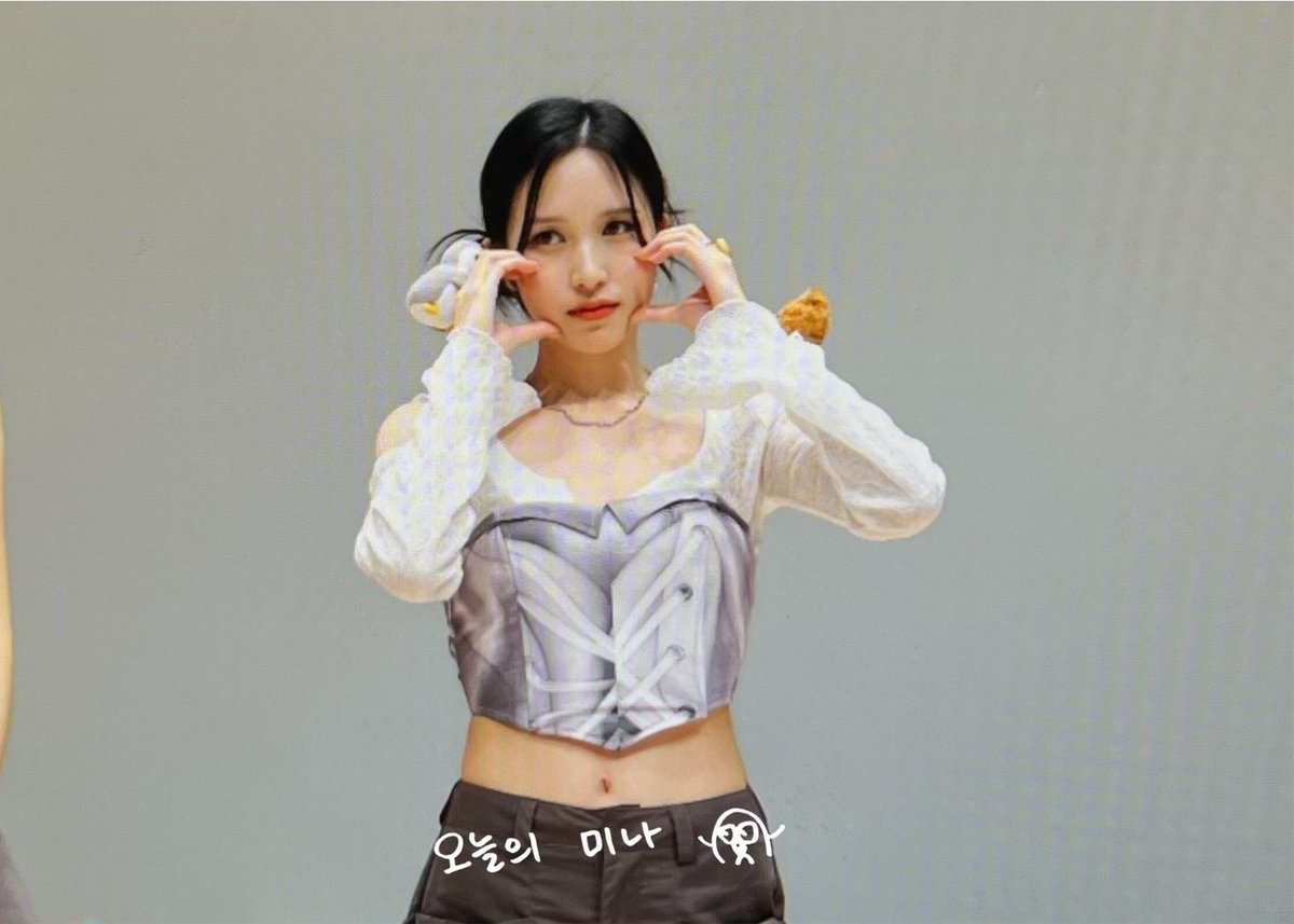 Lost_prxncess94's tweet photo. #ROSALIND_JUNG
("Act cute, not scary Rosalind!")
" '...if it can't be helped-'
"Greetings, beautiful stars. What is occupying your mind right now?" "
~π
#Aethra_Corp
#be_cute_with_twice
#ACE_Models https://t.co/tur5JPGmzl