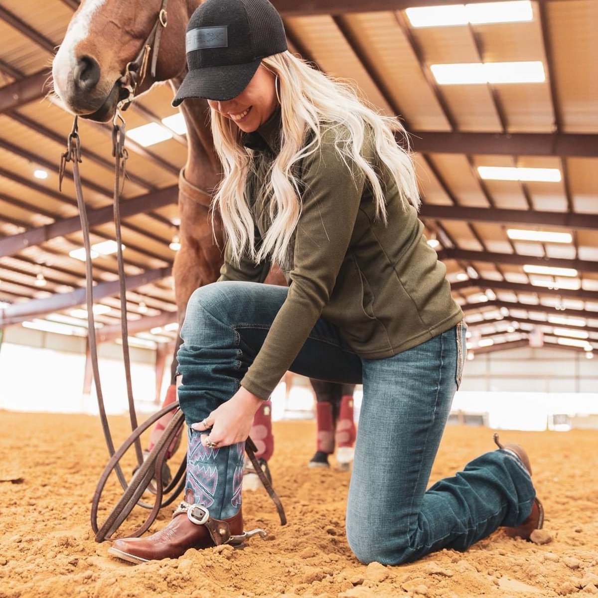 These Naida boots are the perfect blend of fashion and function. 

Whether you're working on the ranch or hitting the town, these boots have got you covered.

Shop this style with Cavender's today 👉 bit.ly/NaidaCavenders