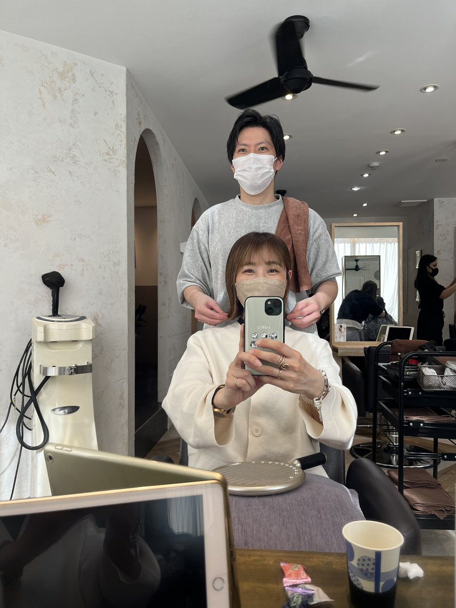 Rieko201's tweet photo. Zinaへ！私の予約ミスでリタッチとカラーしか出来なかったけど、ちゃんと前髪を作ってみたらだいぶ変化したよ💇‍♀️
そしてSingerの先輩妛さんとheanaさんと呑み会🍺
たまに開催されるんだけど楽しくて本当サイコーな方々です♡
好きです、愛してます😂 https://t.co/FYeXpLiJfx