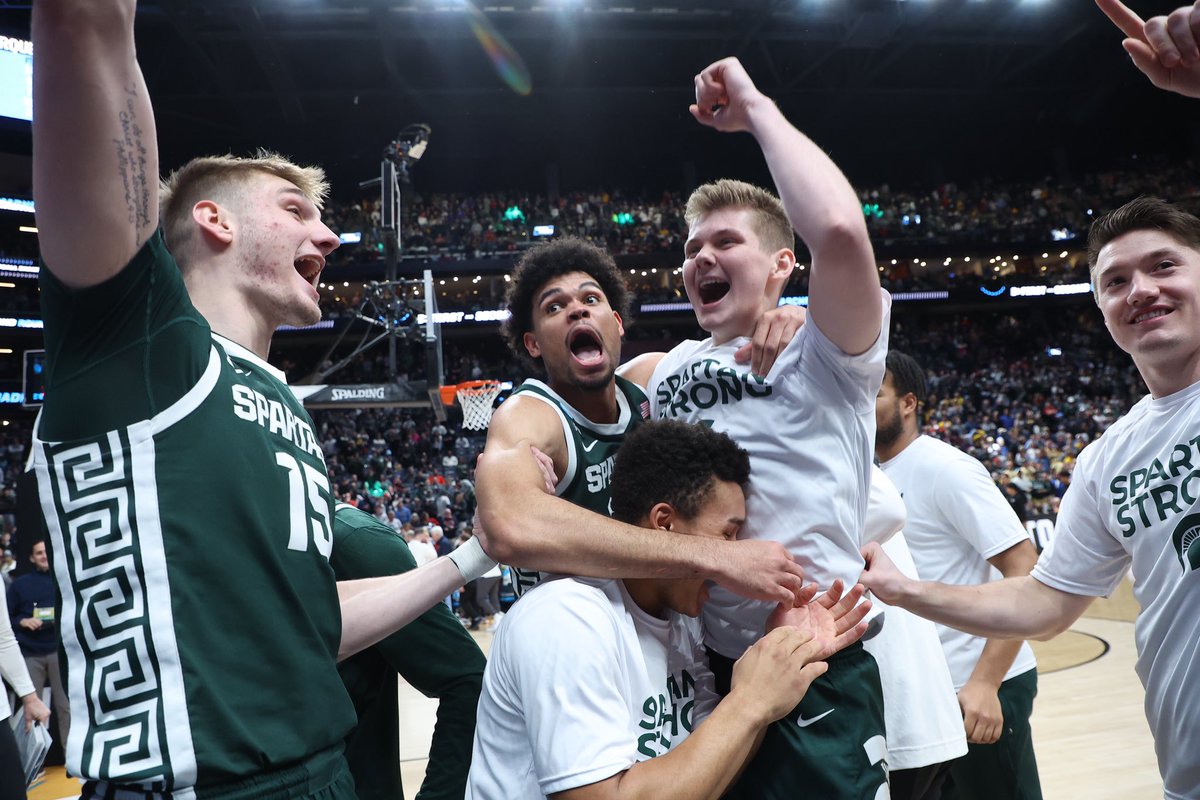 MSU_Basketball's tweet photo. THIS TEAM https://t.co/ZkyJ2NjWBX