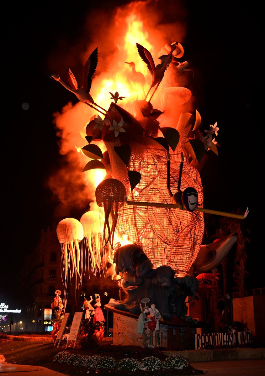 AjuntamentVLC's tweet photo. 🔥 Acomiadem el dia de #SantJosep 🔨🎨 amb estes imatges que ens ha deixat la #Cremà23 de la #FallaMunicipal 🫀💥 ! #Falles23 #SomPatrimoni #SomArt
@festesdeVLC @JCF_Valencia https://t.co/an1dahs7iy