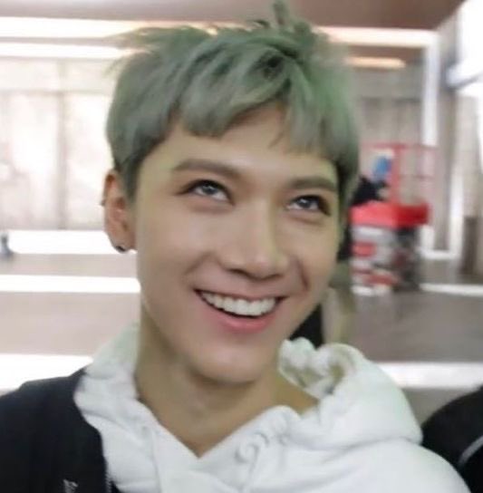 NCTPERU_FC's tweet image. Aqui el staff de Peru viendo cómo todxs lxs fanbases latinas son un amor y estamos uniendo fuerzas por un mismo sueño 😭

#WAYV_PHANTOM_IN_LATAM @wayv_official @NCTsmtown