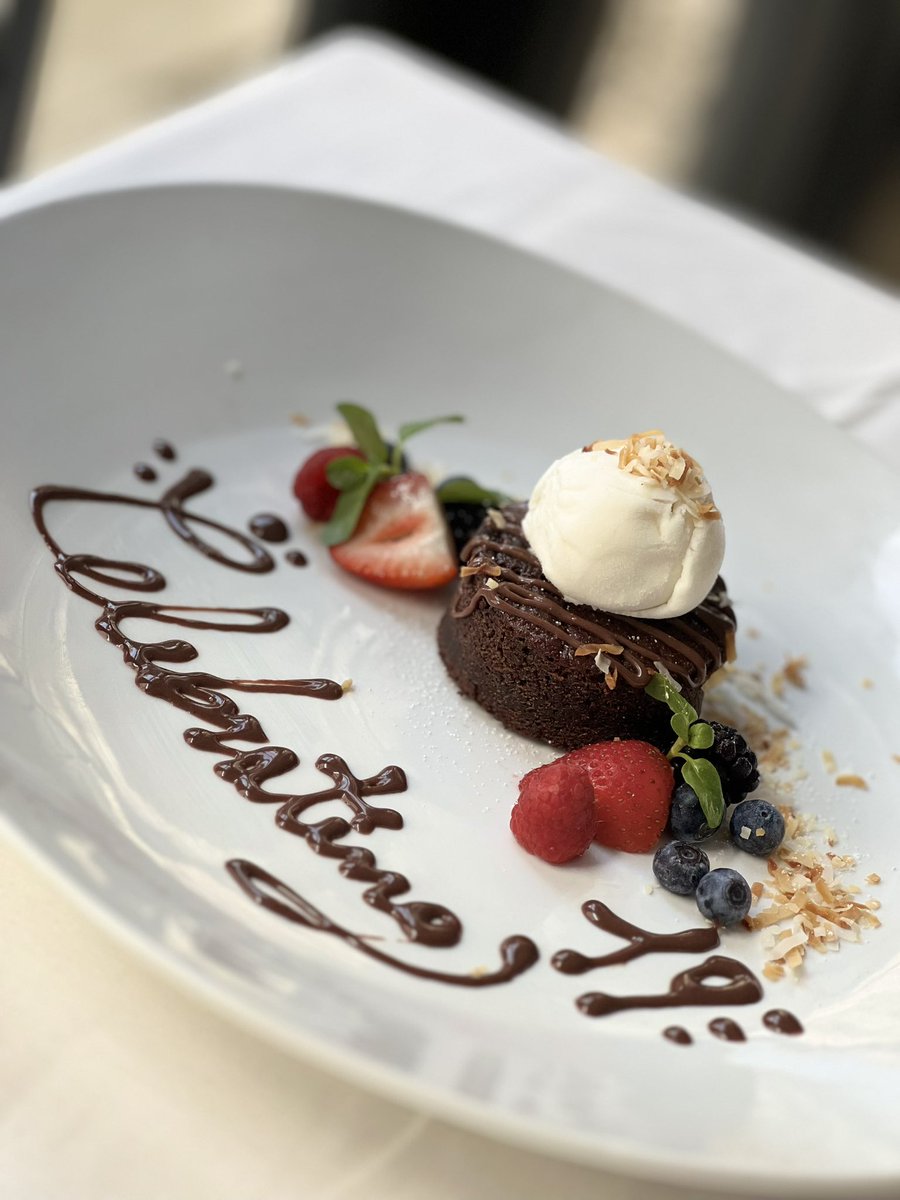 NOMA Beach Founder, Donatella Arpaia, had lunch with President Clinton to celebrate the 19-year anniversary of her husband’s life saving heart surgery on the former President. Donatella made President Clinton a special vegan chocolate dessert, coming soon to NOMA Beach!