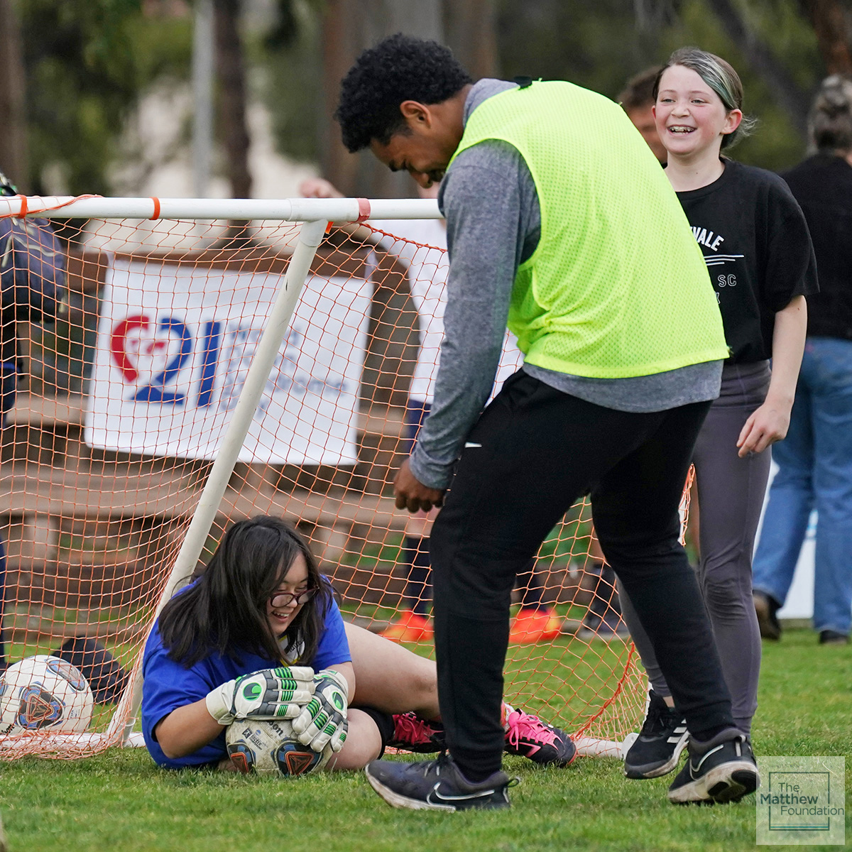 thematthewfdn's tweet photo. A little soccer celebrating #WorldDownSyndromeDay with @svdsn21, the @Stanford Down Syndrome Research Center, @StanfordWSoccer, @StanfordMSoccer, and @KidzGroove 
#stanford #downsyndrome #inclusion #inclusionmatters #ally #adaptivesport #accessible #DEI #disabilityinclusion https://t.co/ijZqmqotd4