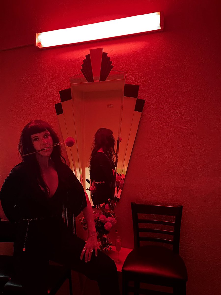 From Stephen Walker, to Woody McDonald, the Friday 4-7pm time slot has found its next worthy successor. We are rapt to announce that the brilliant <a href="/AnnalieseJR/">Annaliese Redlich</a> will be bringing her killer program Neon Sunset to Fridays from 4-7pm, as of March 31.