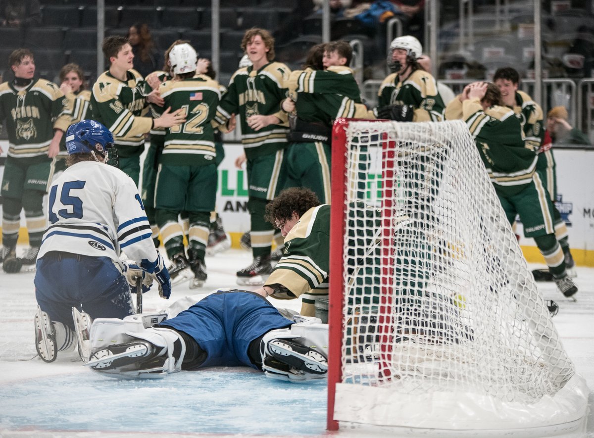 This is what it's all about. 

@MIAA033 
@nashobaAD 
@ScituateHockey 
#goodsportsmanship
