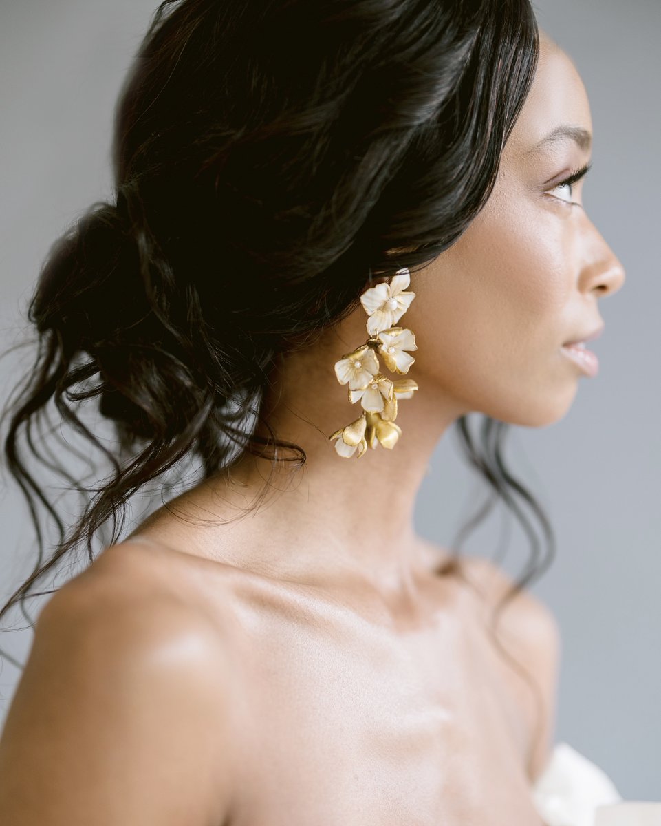 I think God makes sweet people EXTRA gorgeous as a bonus 🤗 I LOVED working with Jordin because I mean look at her 👀 @kellidurhamphoto’s work is just 🤌🏽 chefs kiss 🤌🏽 top it off with handmade jewels from @erinrhyne and you’ve got beautiful ART 🖼️ I LOVE THIS JOB 
.
.
 .
.
.