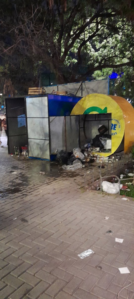 guadalupgkolber's tweet photo. me parece q esta no es la idea de los puestos reciclaje pero como no soy intendente no opino @MartinLlaryora @VivireNuevaCba @MuniCba https://t.co/wFjuIYGDJ2