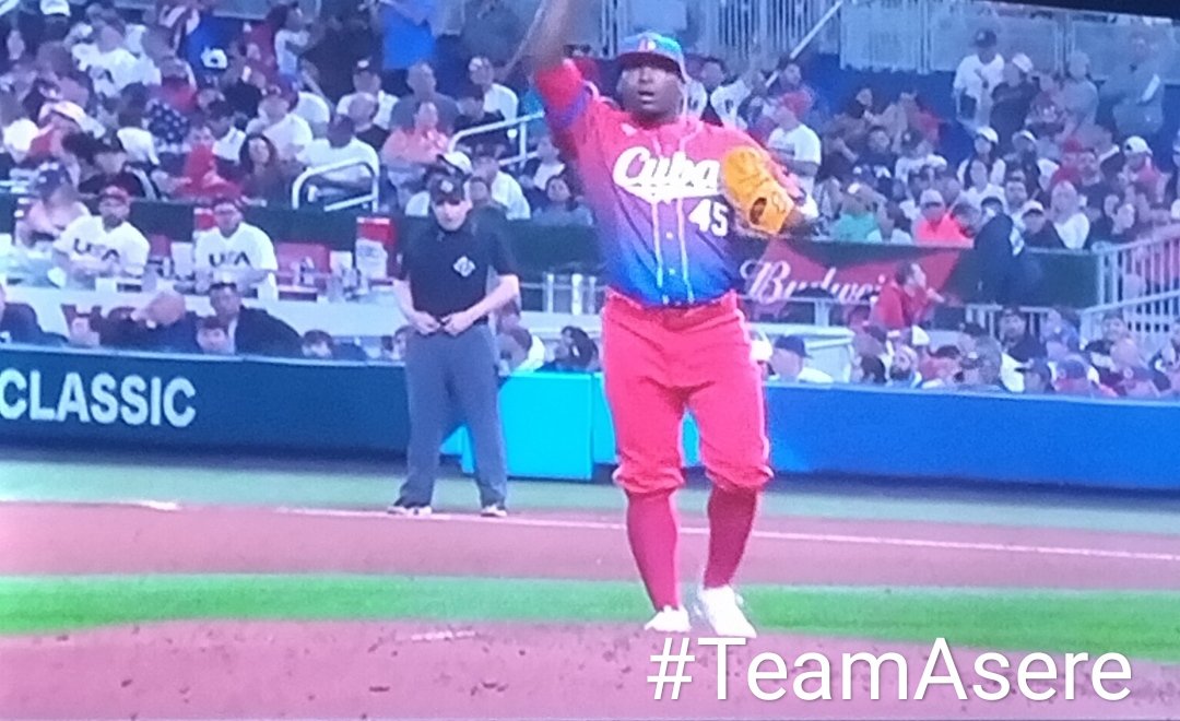 Pase lo q pase, yo estoy con el #TeamAsere. ¡Vamos equipo!, Cuba está de pie... Ya uds son campeones. #IslaRebelde @Betina_PM @gracie_teresita @OCTIMUS_Cuba75 @BiaCMG82 @rafael141183 @Maximo8255 @YAVelzquez1