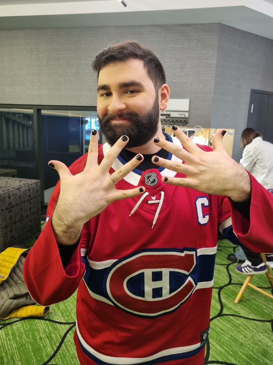 MiloshTheMedic's tweet image. Got this DM a few days ago.

Let me make it clear, the "masculinity aesthetic" is just some made up dumb concept.

Do what makes you feel happy, wear what you want, and if it means breaking some "norm" as a man to paint your nails, then do it, own it, have fun.