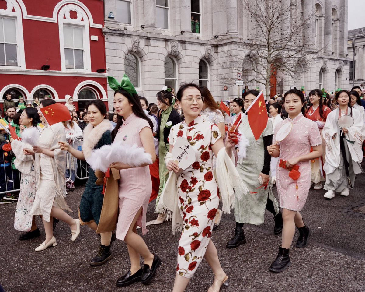instituteucc's tweet photo. ๐๐จ๐ณ๐ฎ๐ช๐ We had a blast participating in the St Patrick's Day parade in Cork with the UCC CI! Our Chinese team loved sharing our culture and traditions with the amazing Irish community. Thanks for having us! ๐๐ #StPatricksDay #Cork #UCCCI #ChineseTeam #CultureExchange https://t.co/smXv8n60Dk