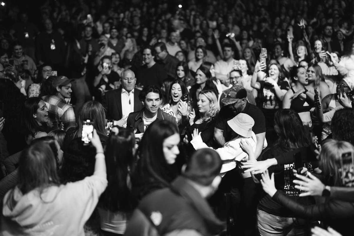 jonasbrothers's tweet photo. THE ALBUM is less than two months away. There’s more coming up on the horizon…soon 💛

PS - congrats on your official Broadway debut @kevinjonas!! https://t.co/MXyH083Wqk