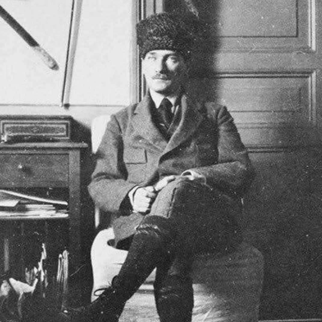 TTAgrup's tweet photo. Bu memleket tarihte Türk'tü, halde Türk'tür ve ebediyen Türk olarak yaşayacaktır.

Mustafa Kemal Paşa https://t.co/bmaEvxOYXy