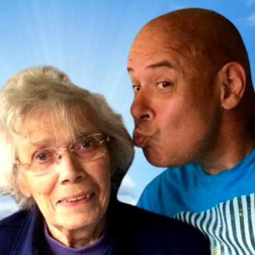 PaulDereume's tweet image. It was awfully kind of Jeff putting #IrishSpring soap on sale on #StPatricksDay2023 

#AmazonSpecials 

Yes, I do smell like #Spring!