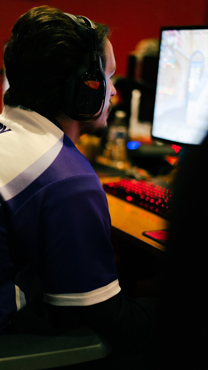 Thank you <a href="/GameArenaCBUS/">Game Arena</a> and <a href="/buckeyeCOD/">BuckeyeCOD</a> for a well-hosted event.

Despite a close series, #WesternCOD bows out of the tournament after a 3-1 loss to <a href="/SaintsGamingCA/">St. Clair Saints</a>. Bring it home for Canada 🇨🇦

Western finishes with a T6 placing. 🐎

📸: <a href="/JoshSzink1/">Josh Szink</a>