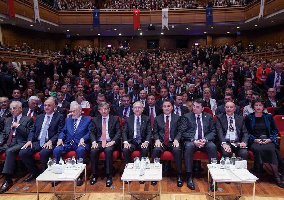 100 yıl öncesinde İzmir'e miras kalan İktisat Kongresi'nin tam 100 yıl sonra, kentin kadim kültürüne yaraşır şekilde yeniden düzenlenmesinde yer almanın heyecanı ve gururuyla… 🇹🇷
#İzmirİktisatKongresi