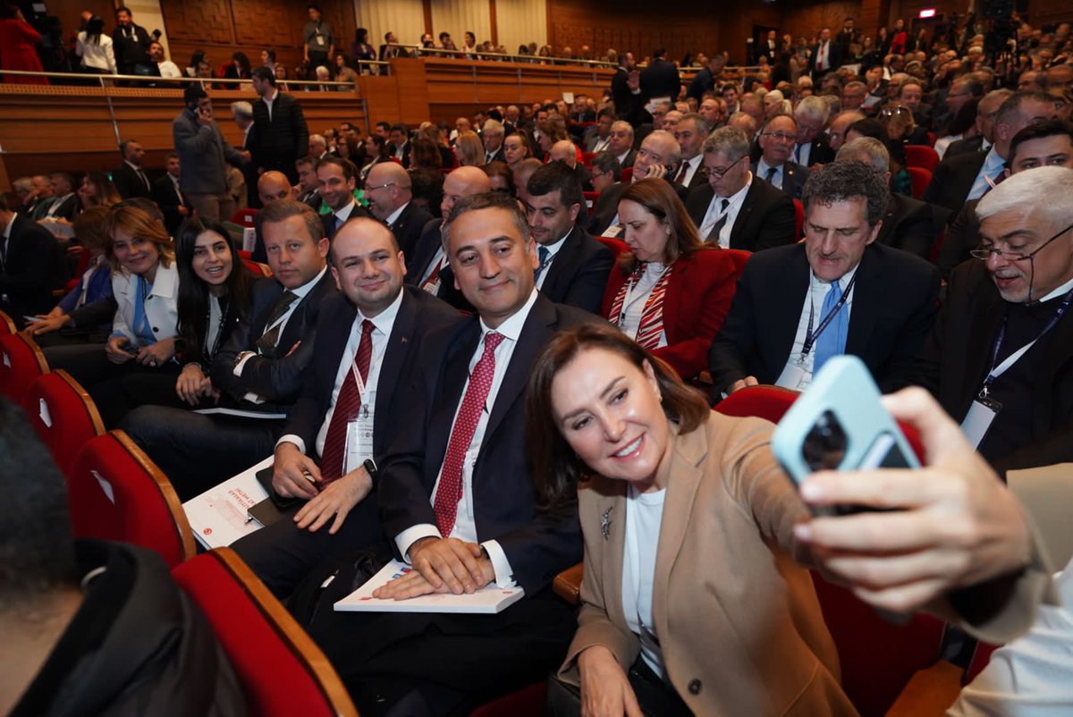 dogasanlioglu's tweet photo. 100 yıl öncesinde İzmir'e miras kalan İktisat Kongresi'nin tam 100 yıl sonra, kentin kadim kültürüne yaraşır şekilde yeniden düzenlenmesinde yer almanın heyecanı ve gururuyla… 🇹🇷
#İzmirİktisatKongresi https://t.co/DVhwd0q1OP