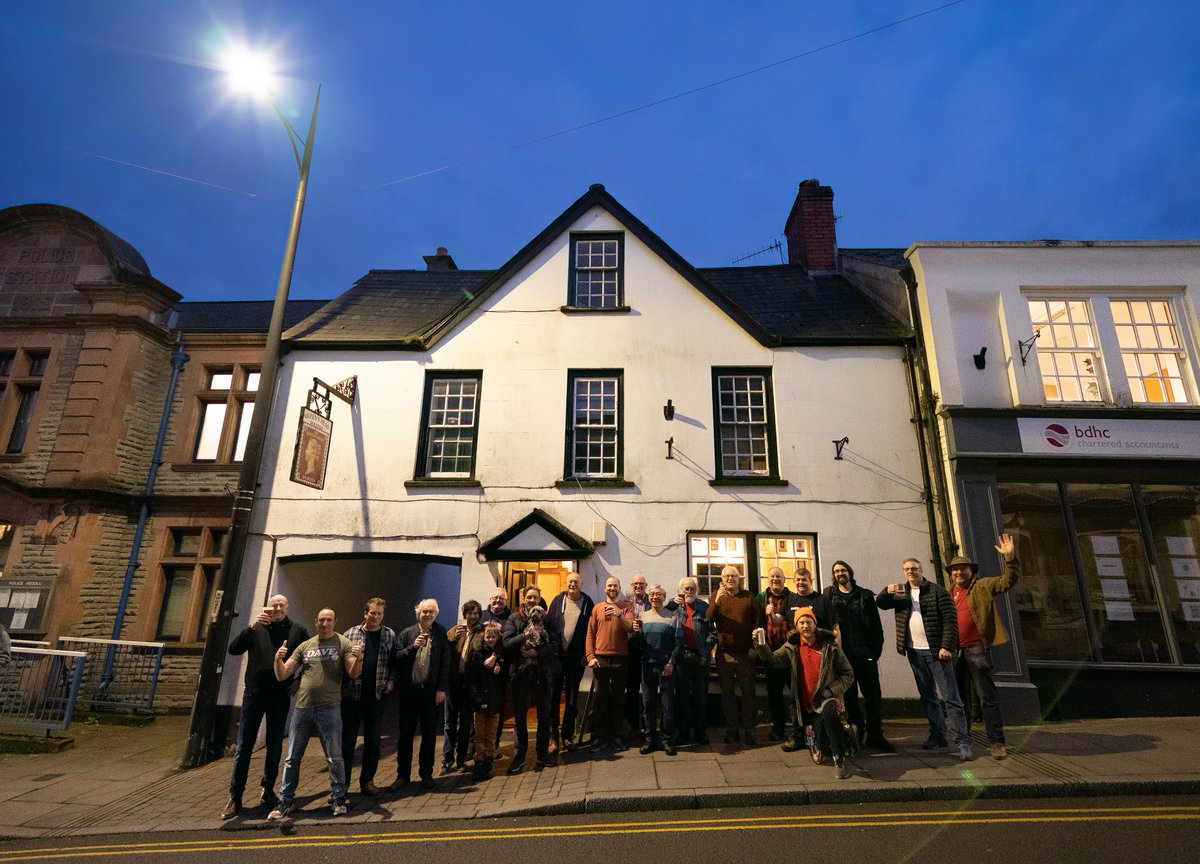 Great news folks - the Queen's Head is yet again Gwent <a href="/CAMRA_Official/">CAMRA</a>  Pub Of The Year! Thank you so much to all for your love and support over the last 12 months.
Glen