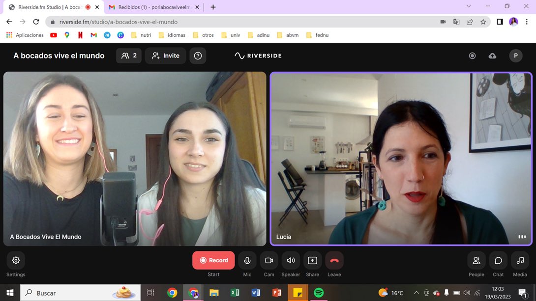 abvm_podcast's tweet photo. Hoy hemos entrevistado a Lucía Martínez, autora de #VegetarianosConMásCiencia y cofundadora de @centroaleris. Hemos charlado sobre feminismo, antiespecismo, divulgación, dineros 💸… Estate atentx para no perderte este episodio! 🔜🎙🌱 https://t.co/EY6WboekSz