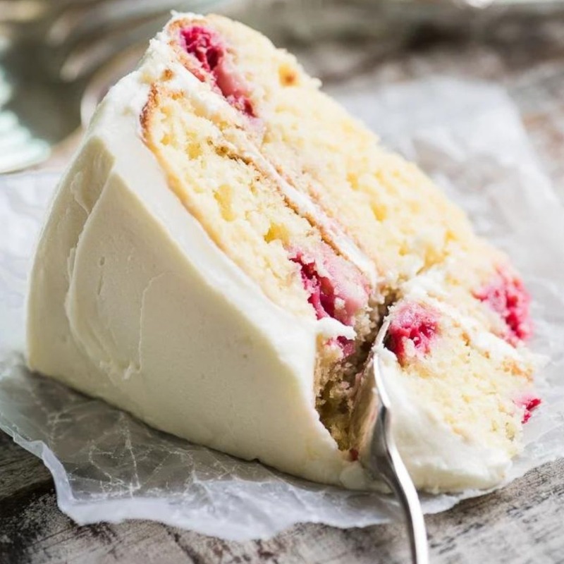 cheffrecipes's tweet photo. Raspberry Lemon Cake Recipe