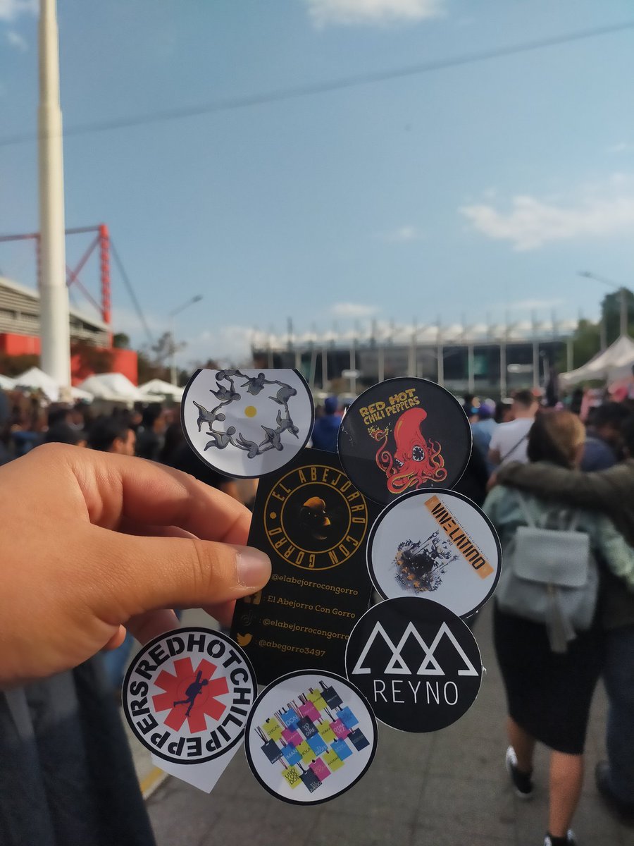 abegorro3497's tweet photo. Presentes regalando stickers en Vive Latino 2023 🐝
Los invito a seguirnos en nuestras redes sociales 🖤

#vivelatino2023 #redhotchilipeppers #austintv #mirands #reyno #bunkers #elabejorrocongorro #abegorroconciertos #conciertosmexico https://t.co/o5tnDGol8s
