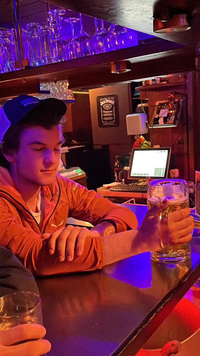 LeakerSebbo's tweet photo. Jedes Wochenende wird schlimmer mit diesen verloren Bua😡werde langsam richtig sauer, würde mir Gedanken machen🤯Erstaunlich wie man enden kann wenn es sich nur um den Alkohol dreht😔Hoffe es wird besser, man kann nur noch beten🙋‍♂️😔🤯🙂🙃😔😔#JENNIE #ALK #verflucht #Suchtalarm https://t.co/SjVHYOtSJU