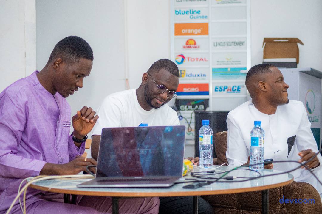 fmbangoura7's tweet image. 🤩C’est avec grande joie que j’ai participé au lancement de la seconde phase des activités de la communauté des développeurs de Guinée (devscom) dont je suis membre. Ce fut très enrichissant de partager ces moments avec des passionnés de la tech.
1/2