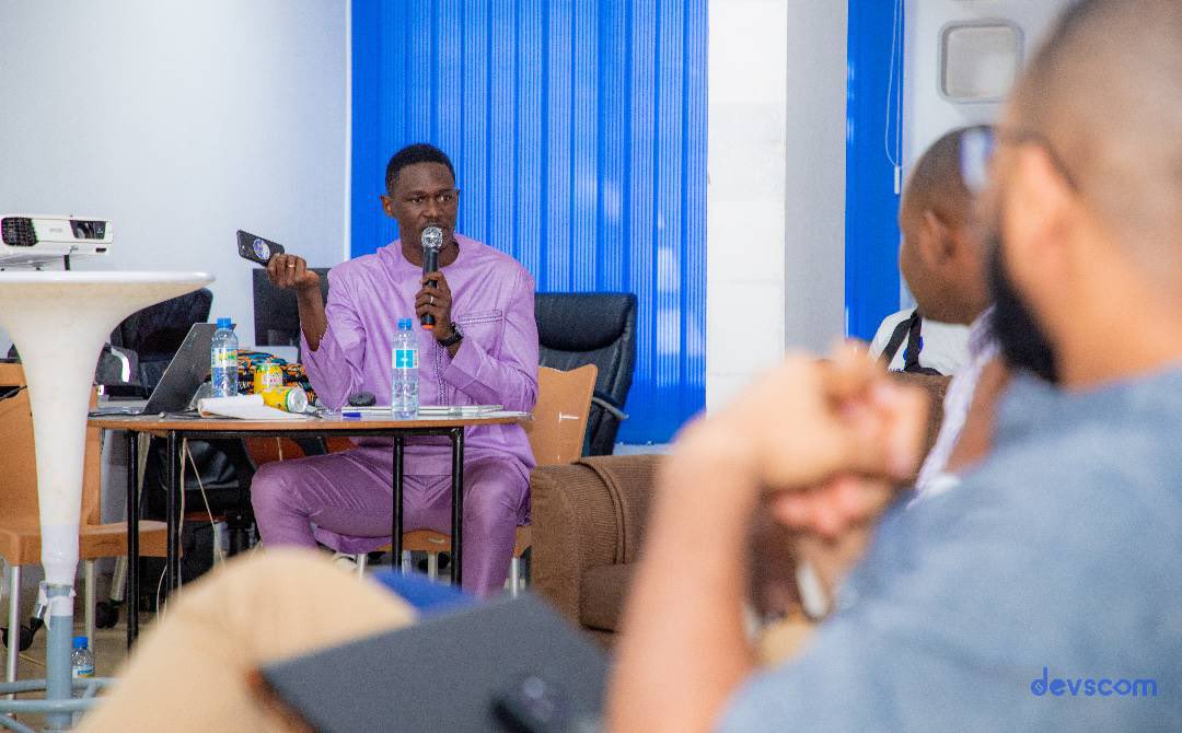 fmbangoura7's tweet image. 🤩C’est avec grande joie que j’ai participé au lancement de la seconde phase des activités de la communauté des développeurs de Guinée (devscom) dont je suis membre. Ce fut très enrichissant de partager ces moments avec des passionnés de la tech.
1/2