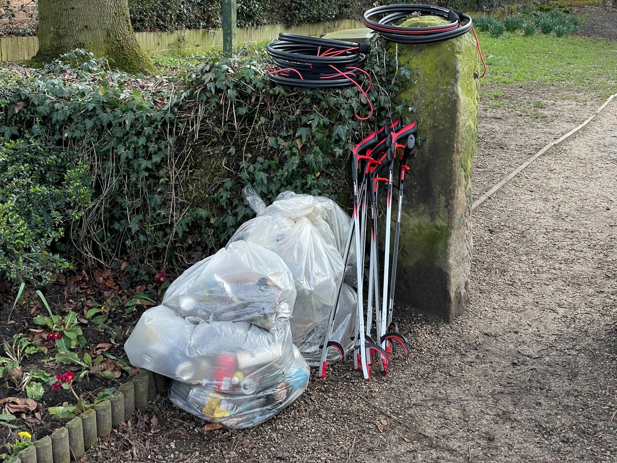 LWYLRotherham's tweet photo. Saturday 18 March &amp; Wickersley Parish Council help organise a local litter Pick. For the @KeepBritainTidy #GBSpringClean. Over an hour &amp; great work, in a Great location with Great people. Thanks!  We have lovely places around Rotherham; Use them but respect them!
@RMBCPress https://t.co/4chAEtKVn4