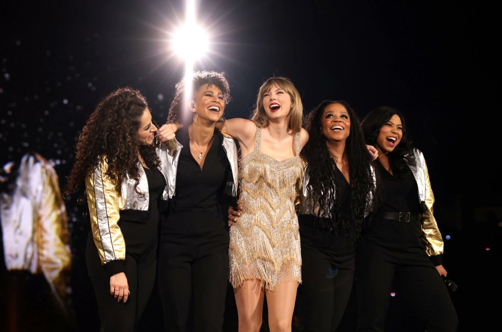 swiftie_stan13's tweet image. Can&apos;t wait to see her live!! #TheErasTourTS