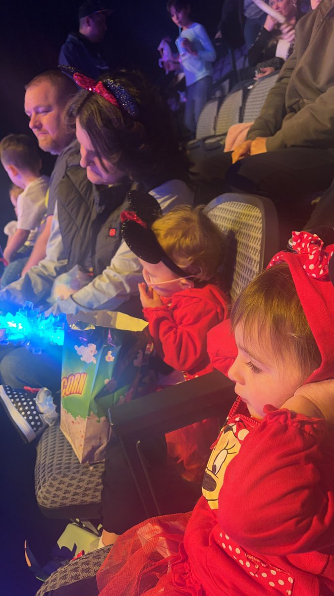 REcatfish11's tweet photo. #disneyonice https://t.co/PBjwmUpyyw