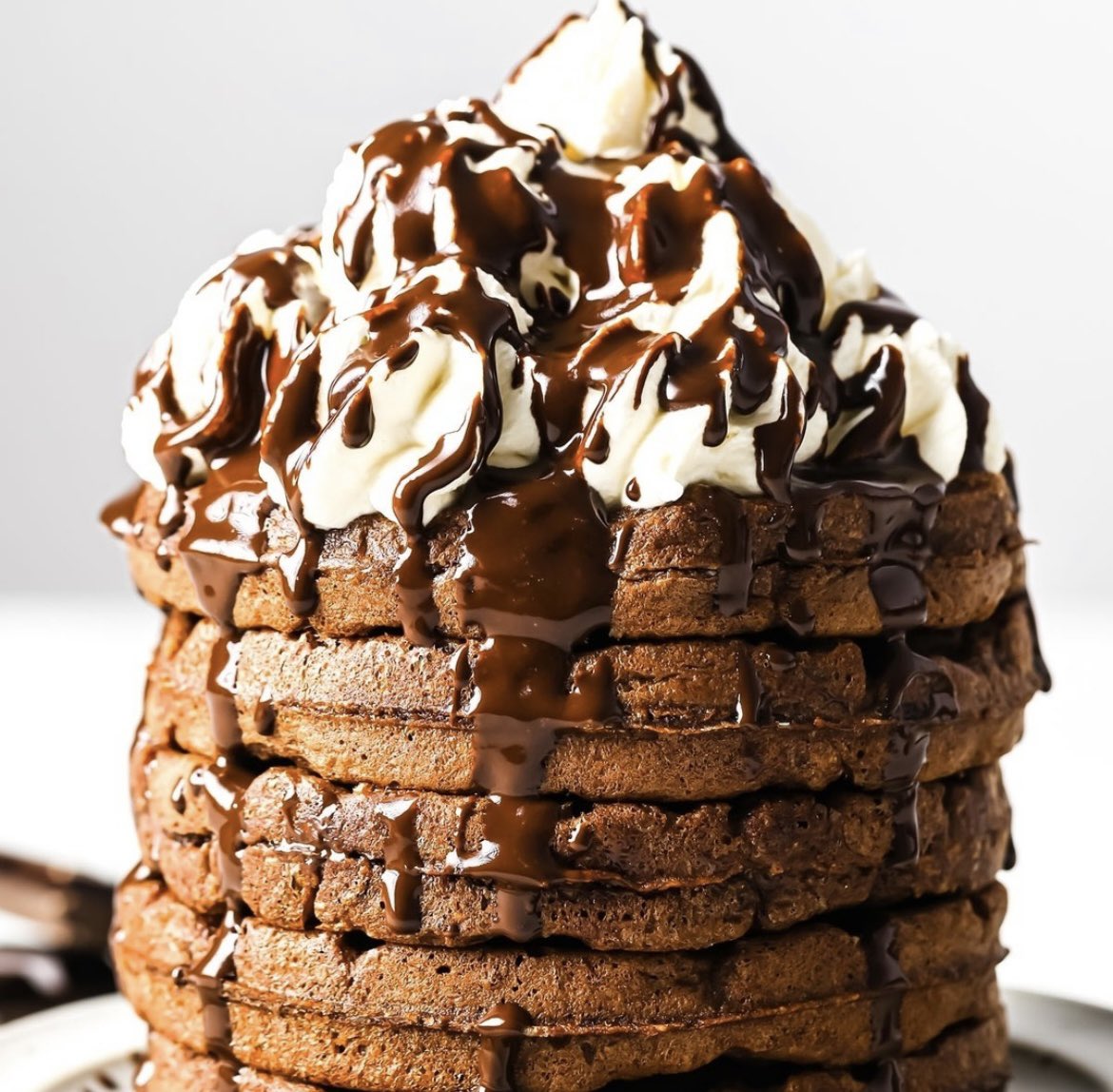 Keto Chocolate Chaffles by @sugarfree_londoner
#keto #ketofood #ketodiet #ketoweightloss #lowcarb #lowcarbdiet #lowcarbfood