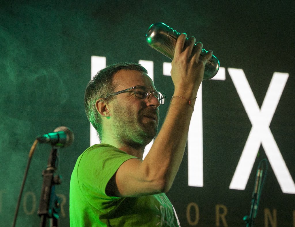 Hatortxurock's tweet photo. #HTX27 📸 Argazki bilduma
🎶 AFU
.
.
.
#hatortxu #afu #auzolana #elkartasuna #hatortxurock #musikajaialdia #jaialdia #denaketxera #gertu #etxera https://t.co/J74K62UIW6