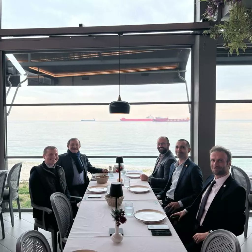 Yönetim Kurulu Başkanımız Ahmet Çığır ŞAHİN, GEEM üyemiz Bora Plastik Y.K.Üyesi ve İSO 35.Grup Komite Üyesi İ.Emirhan BORA ile beraber PLASTFED Yönetim Kurulu Başkanı Ömer KARADENİZ ve Genel Sekreter Murat İNKÜN'e 16 Martta nezaket ziyareti gerçekleştirmiştir.

<a href="/acsahin/">AHMET CIGIR SAHIN</a> <a href="/plasfed/">PLASFED</a>