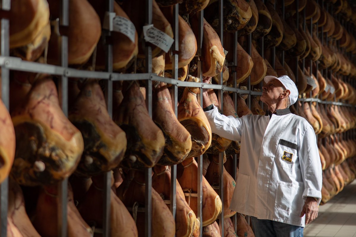 Da sempre ti diciamo che i nostri prosciutti sono ‘cresciuti come figli’…Auguri a Graziano Casa il papà di tutti i nostri prosciutti. 
C’è sempre un perché. Scopri di più su casagraziano.com 
#festadelpapà