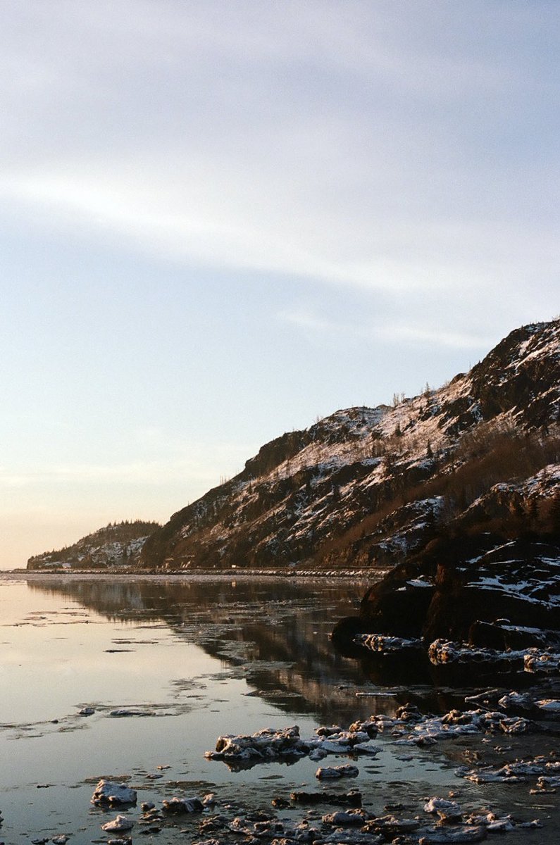 monicajpg's tweet photo. warmer days ahead 🌞 

shot on a nikon fm2n with portra 400 https://t.co/YkHNOXOOza