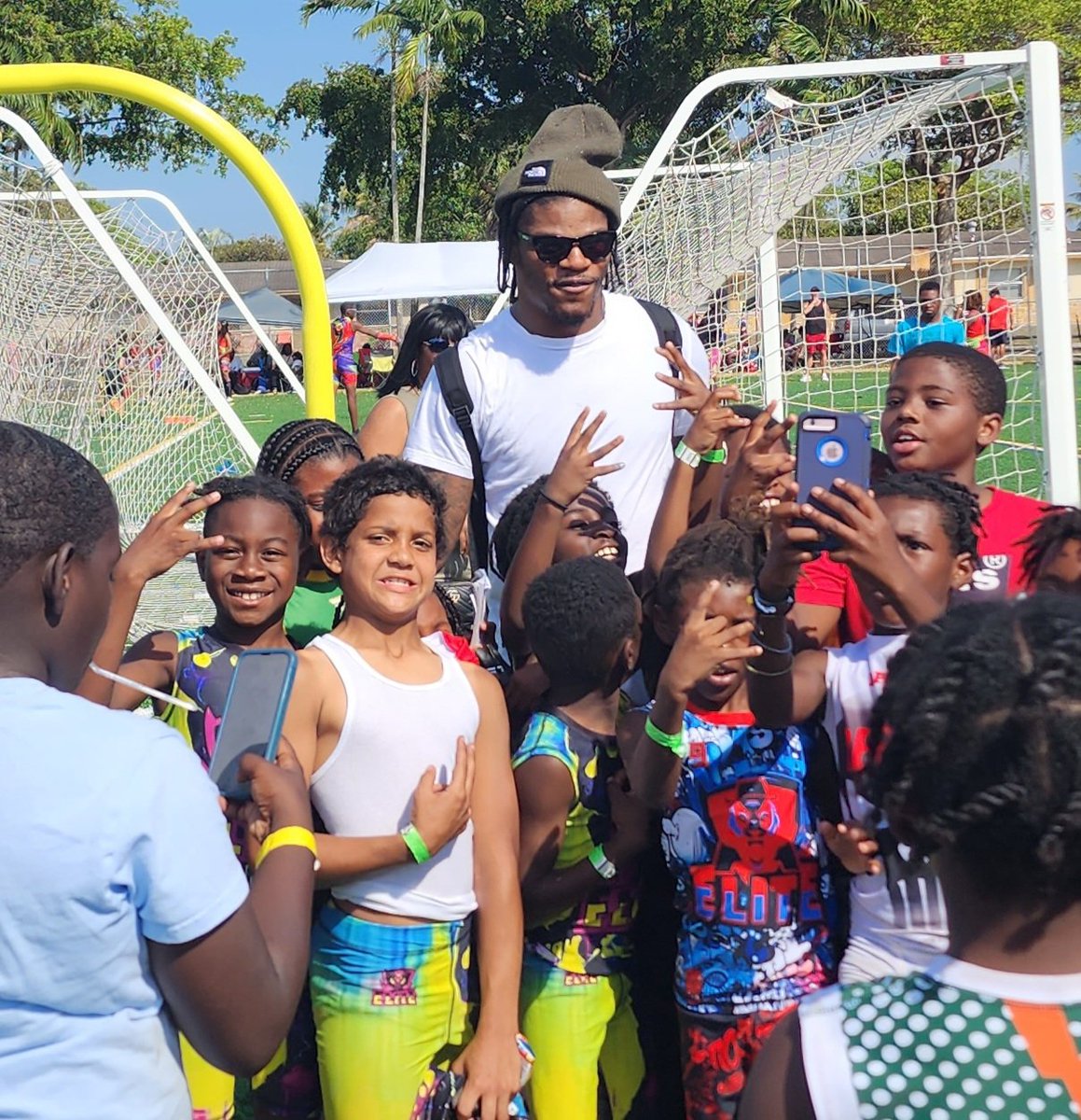 boynton_beach's tweet photo. @Lj_era8 taking his time showing love to the youth in sunny south Florida ANY #NFL #Franchise would be lucky to have him as their #QB1 you just have to show the appreciation and #paytheman https://t.co/TkD8SLy7XY