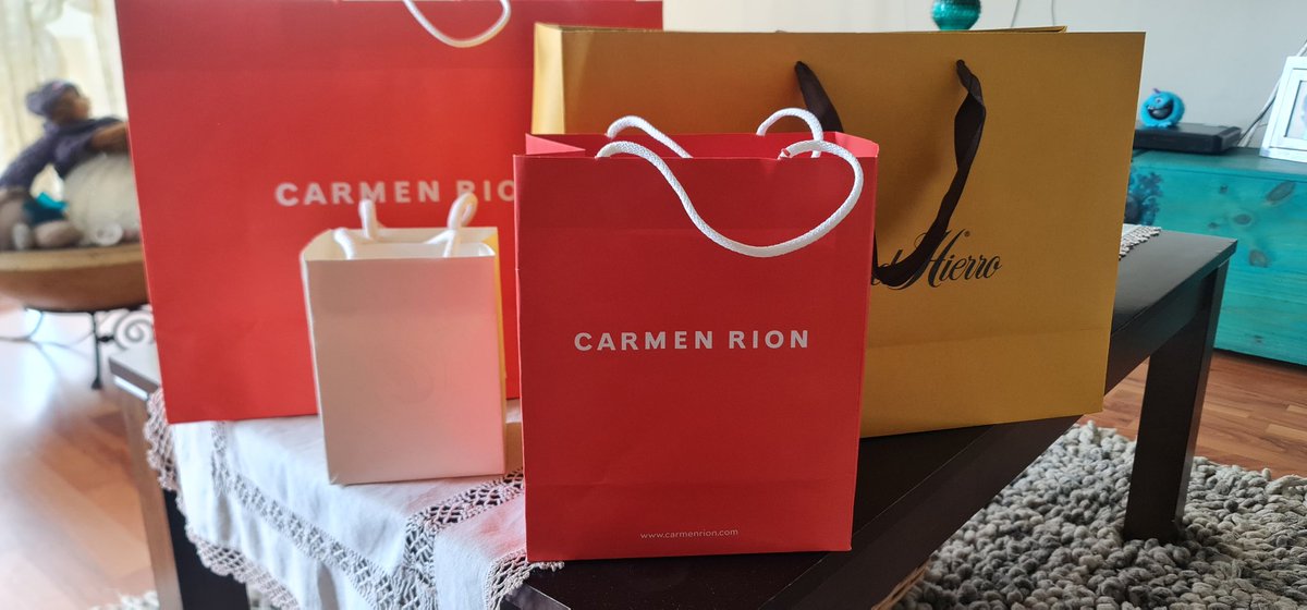 Hice unas compritas! 🙂 <a href="/carmenrionmoda/">Carmen Rion</a> <a href="/palaciohierro/">El Palacio de Hierro</a>