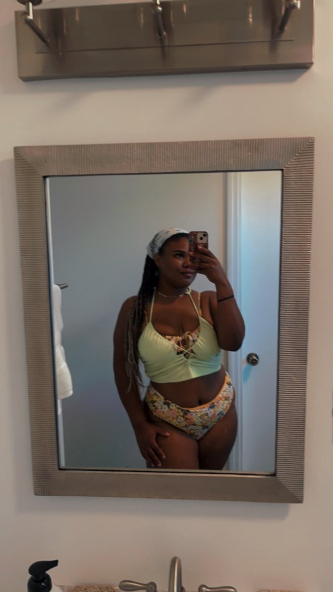 tanya_jacques's tweet photo. I was fucking born to be a beach babe….ladies love your fucking bodyyy #bigandbeautiful https://t.co/thO5H1bCSl