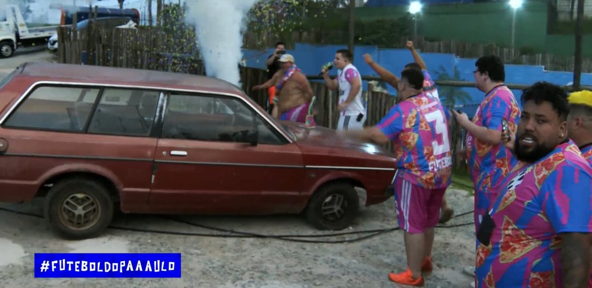 itsaliffe's tweet photo. #FutebolDoPaaauloO CARRO KKKKKKKKKKKKKKKKKKKKKKK https://t.co/KfWxj83pZS