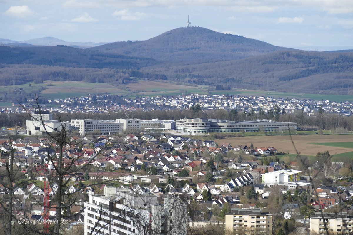 HessenSonja5767's tweet photo. Blick auf 2 schöne Ausflugsziele, Leica sowie den Dünsberg................... #Ausflugsziel #Ausflugstipp #Dünsberg #Biebertal #Gießen #Kelten #Lahn #Lahntal #LahnDillKreis #Leica #Leicawelt #Leitzpark #Wetzlar #Mittelhessen #Hessen #Germany https://t.co/HTrQHTYV5A