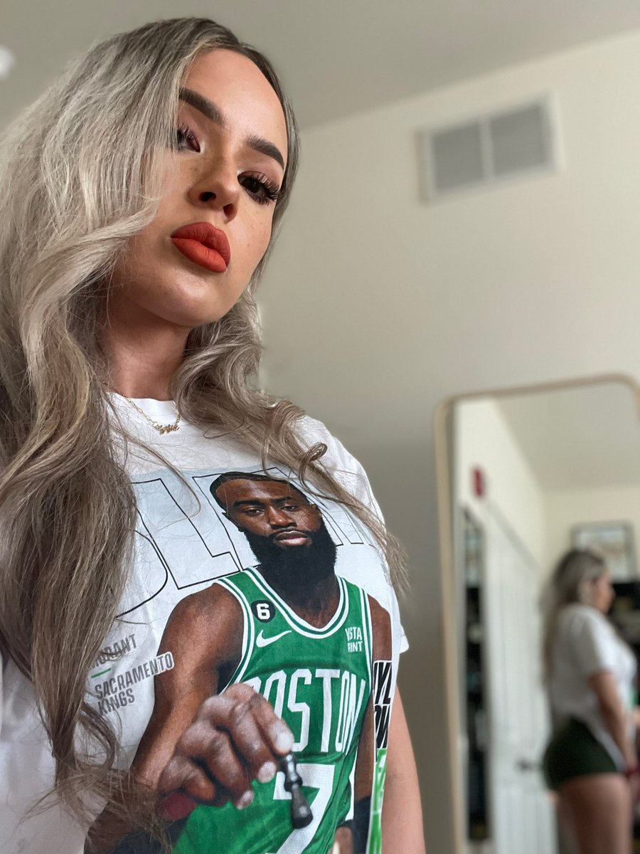 sofiacake's tweet image. President of the Jaylen Brown Fan Club 💚