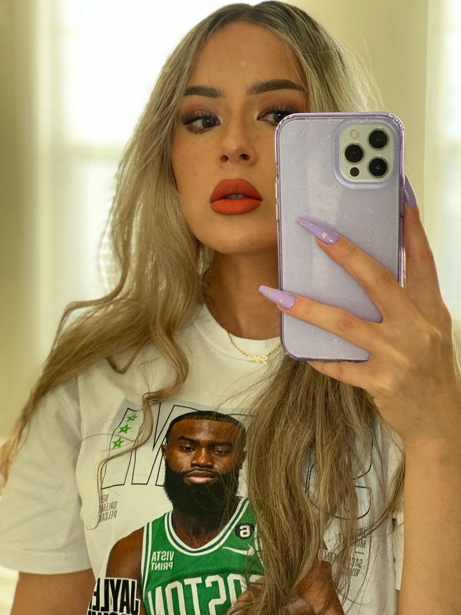 sofiacake's tweet image. President of the Jaylen Brown Fan Club 💚