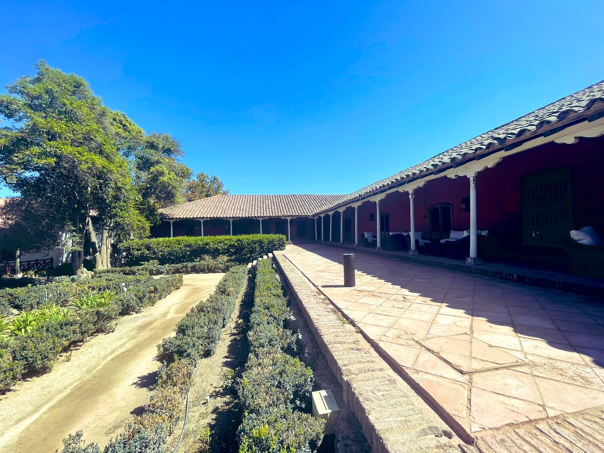 arvelogabriel's tweet photo. La Viña Santa Rita, fundada en 1880, es una de las más antiguas del país y cuenta con un legado de más de 140 años de experiencia en la producción de vinos de calidad.

Abro 🧵 https://t.co/rL0QnLVttf